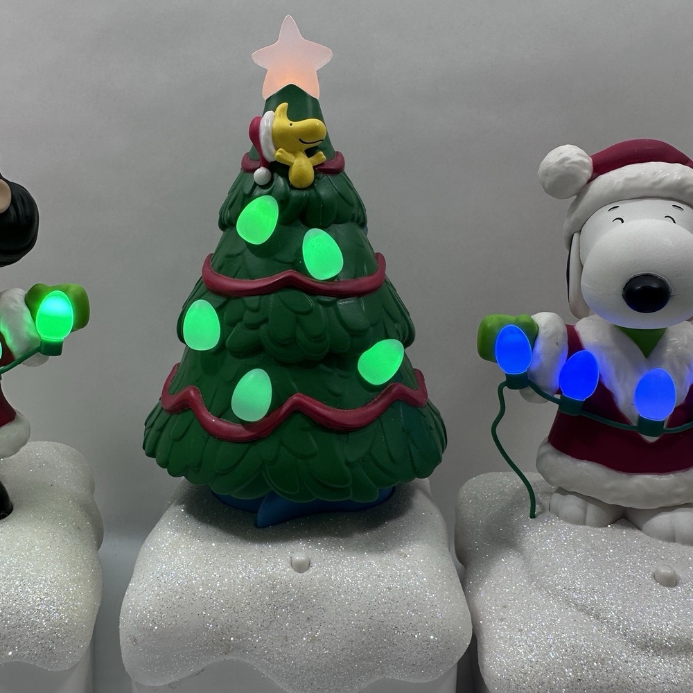 Set 5 Peanuts 2015 LightUp Christmas Snoopy Light Show & Music Wireless Tested - Picture 8 of 17